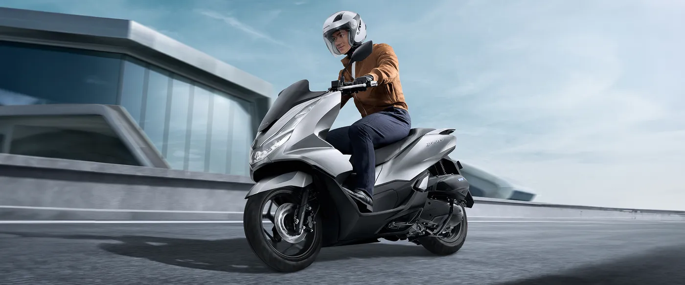 lifestyle-photo-pcx160-1920x800-1-tr-1-22112023-065950